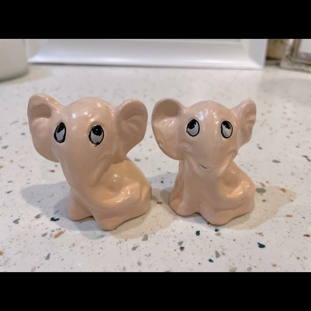 Vintage‎ Pink Elephant Salt & Pepper Shakers